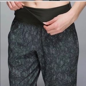 Size 8 Rare lululemon maternity Green Light weight pants